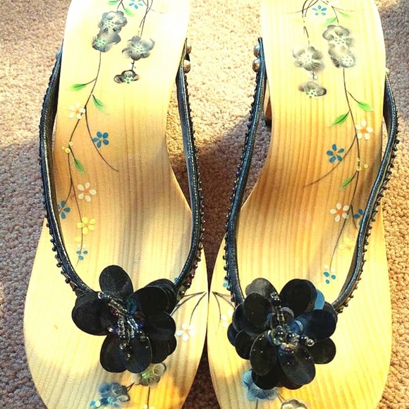 BEACH FEET Shoes - BEACH FEET SANDALS  BRAND NEW $  SALE just CLEANING OUT CLOSET  ARE U INTERESTED